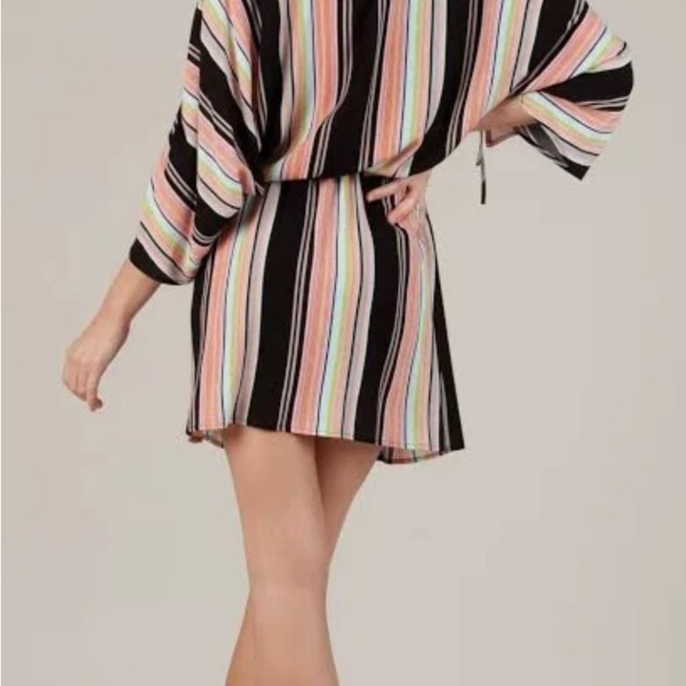 LUCCA NWT STRIPED PEACH & BLACK DEEP V-NECK WIDE CAFTAN SLEEVES SZ: SMALL - Picture 2 of 8